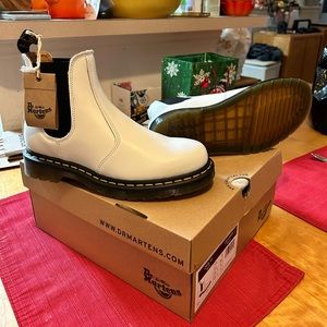 Never worn Doc Marten Chelsea boots size 7W